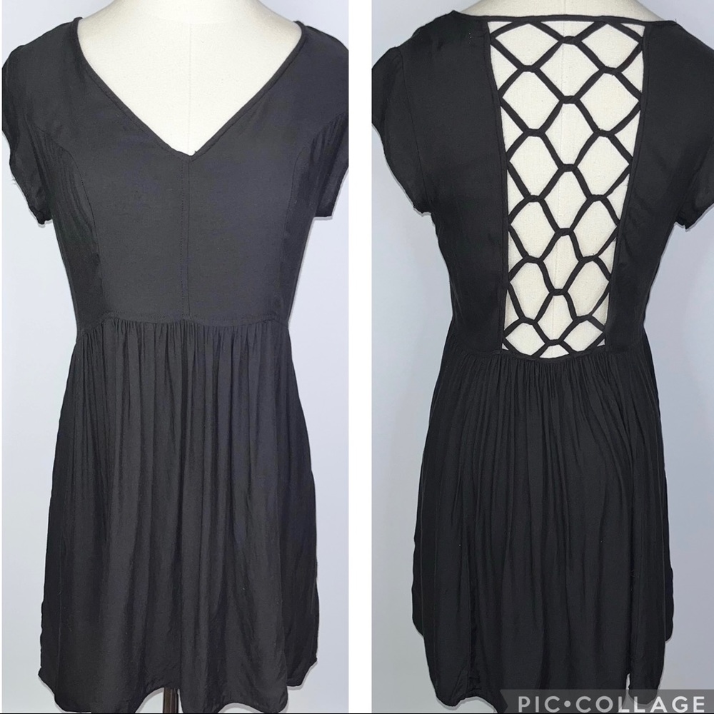 URBAN OUTFITTERS // SILENCE + NOISE Black Empire Waist V-Neck Mini Dress Small